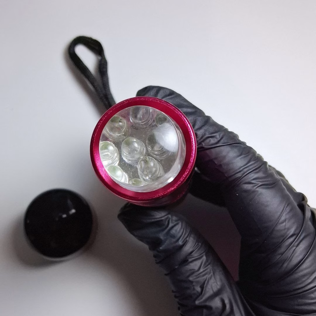 Linterna UV con sello incluido, ideal para stamping 2,2cm de diametro - Imagen 2