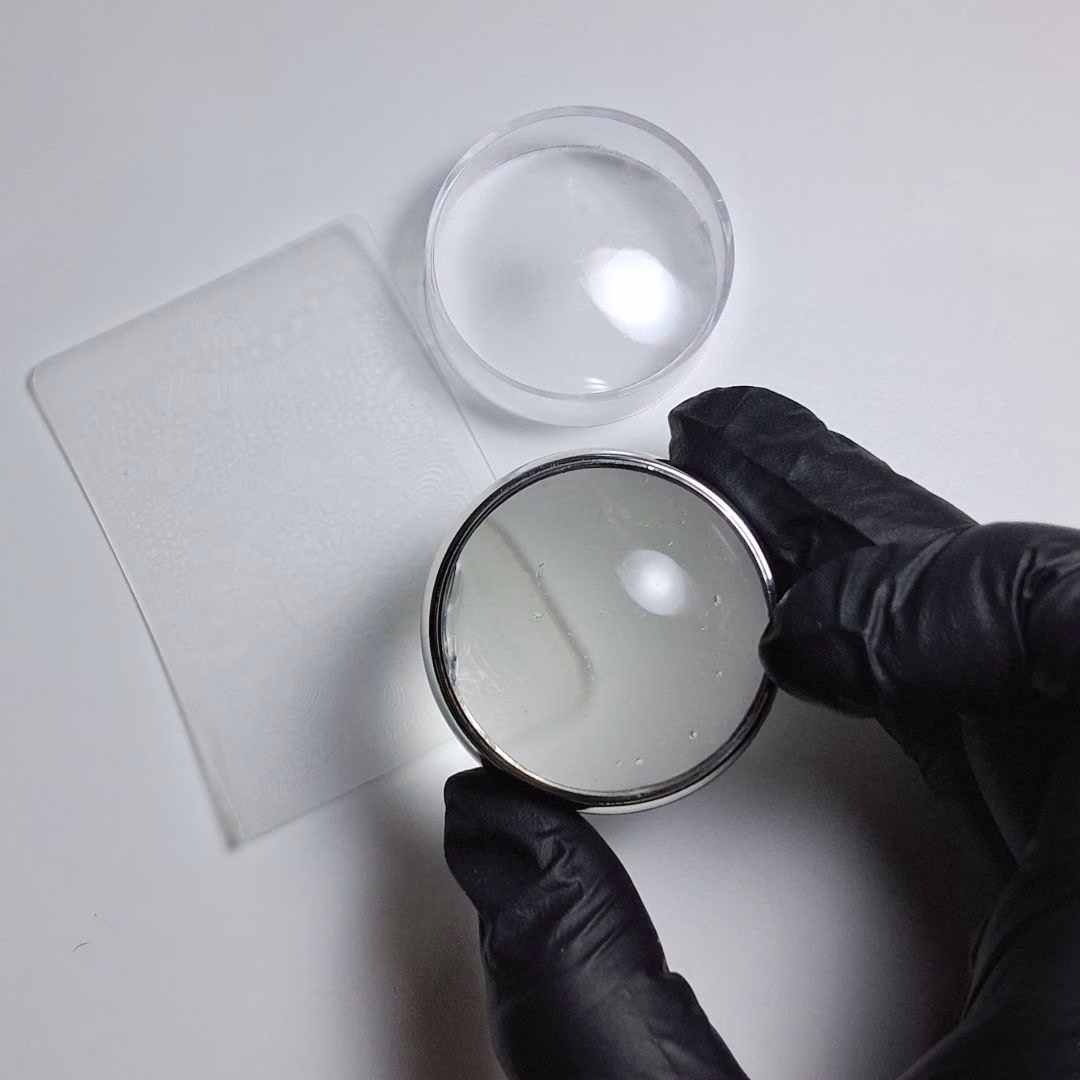 Sello chato 4cm de diametro, goma pegajosa colores aleatorios con raspador - Imagen 2